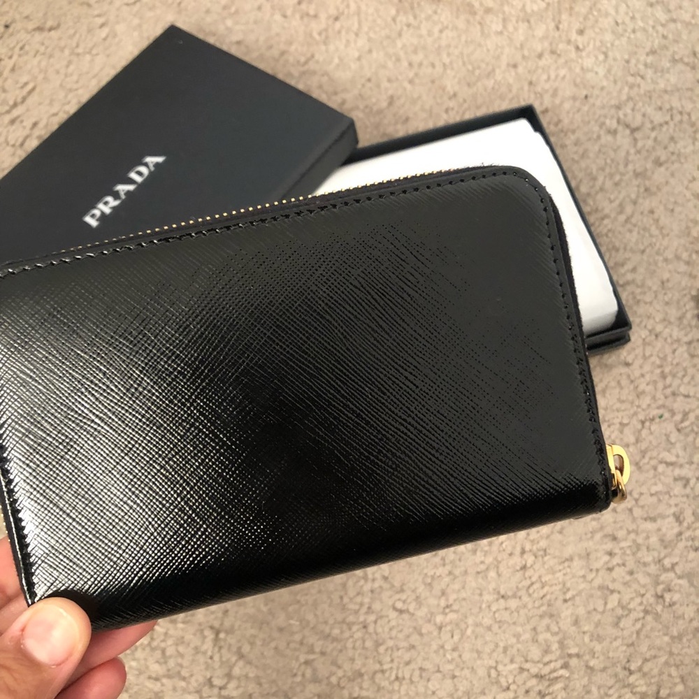 ⛔️SOLD⛔️ PRADA black leather wallet - Picture 4 of 8